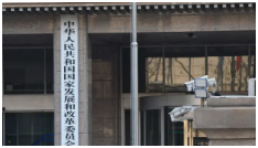 电动车赛道挤满“野蛮人”,传统车企怎么办?|推本溯源